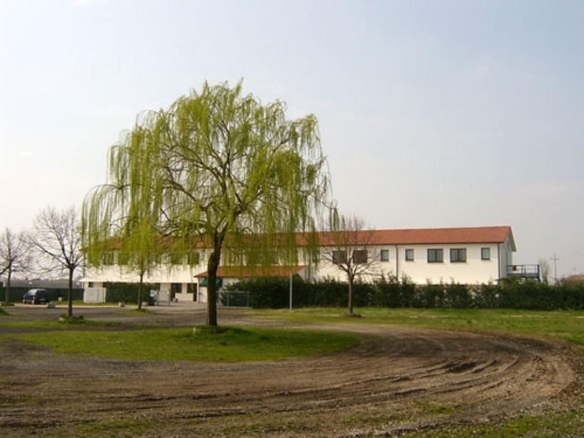 Hotel Lory Ficarolo Екстериор снимка