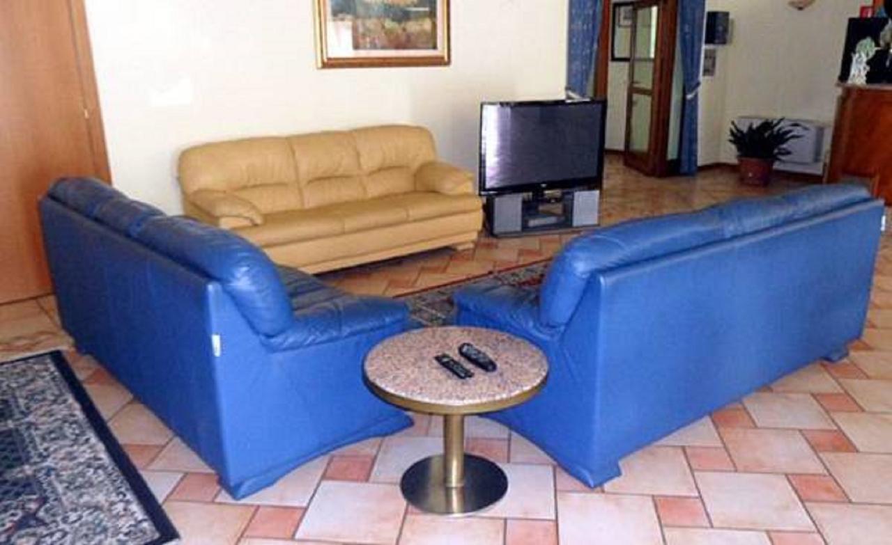 Hotel Lory Ficarolo Екстериор снимка