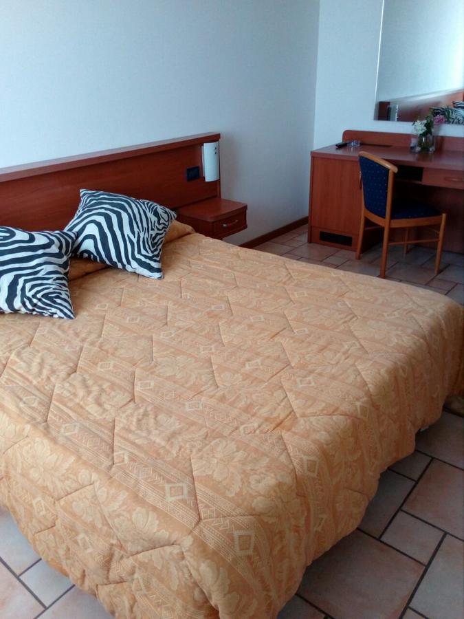 Hotel Lory Ficarolo Екстериор снимка